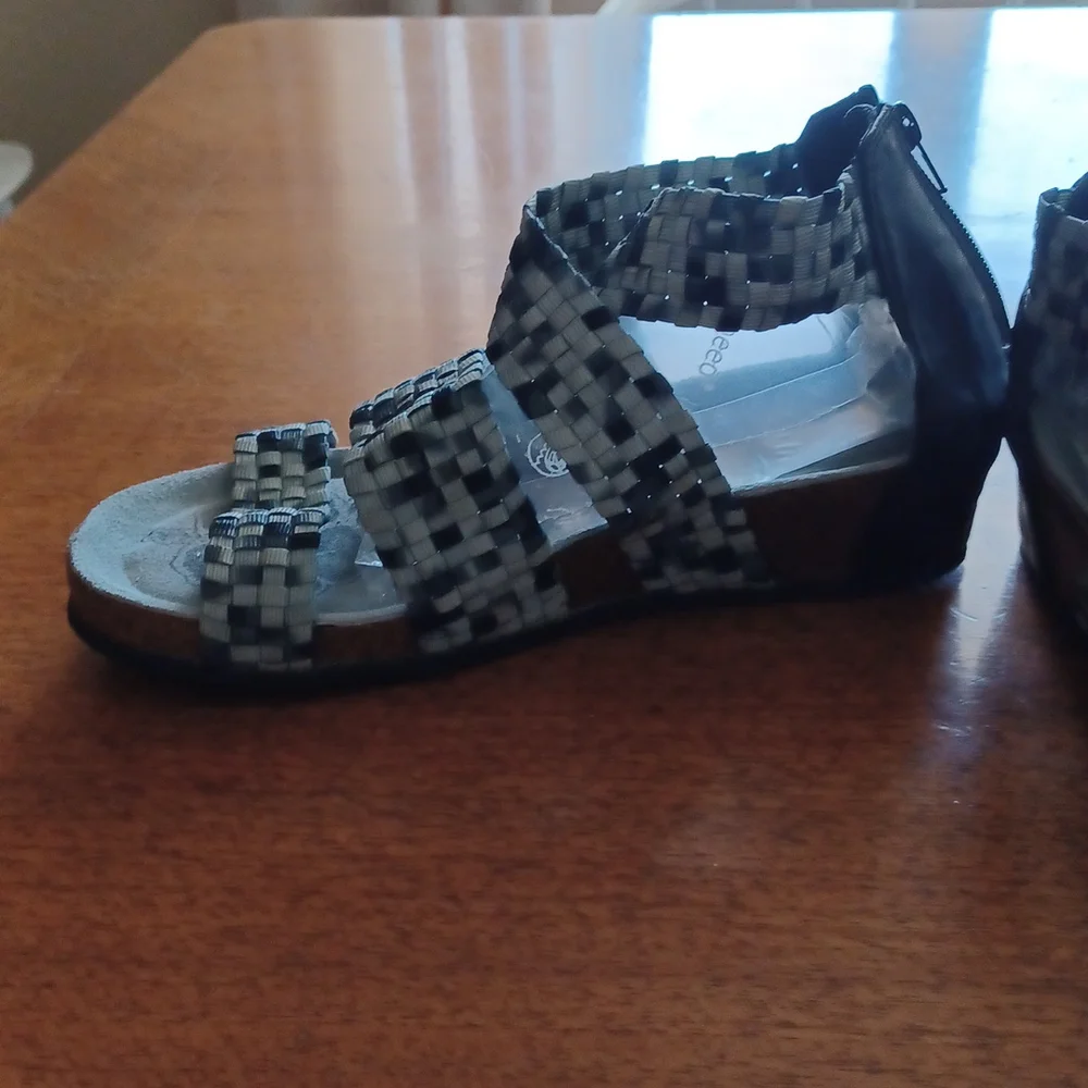 Muk Luks Web Sandals